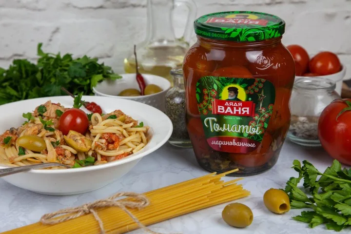 Паста с томатами и горбушей