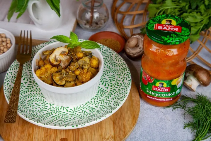 Постный нут с овощами и грибами