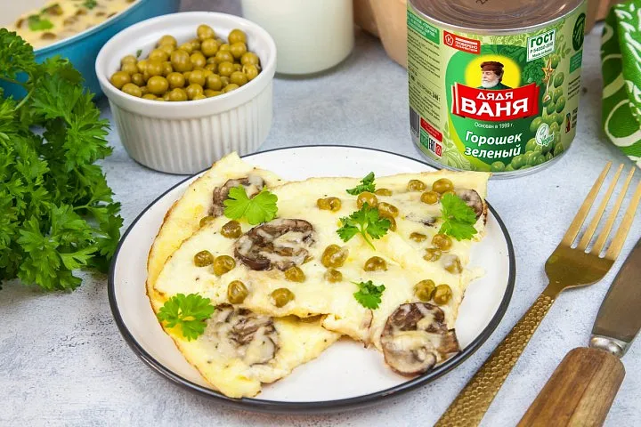 Омлет с зеленым горошком и сыром