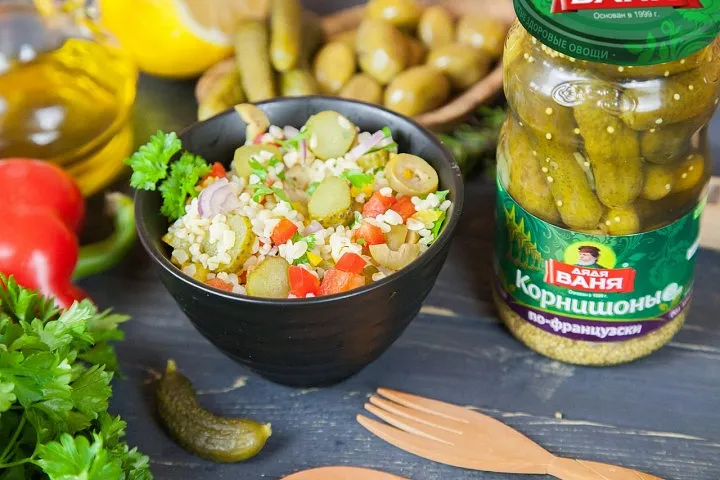 Табуле с маринованными огурцами и оливками